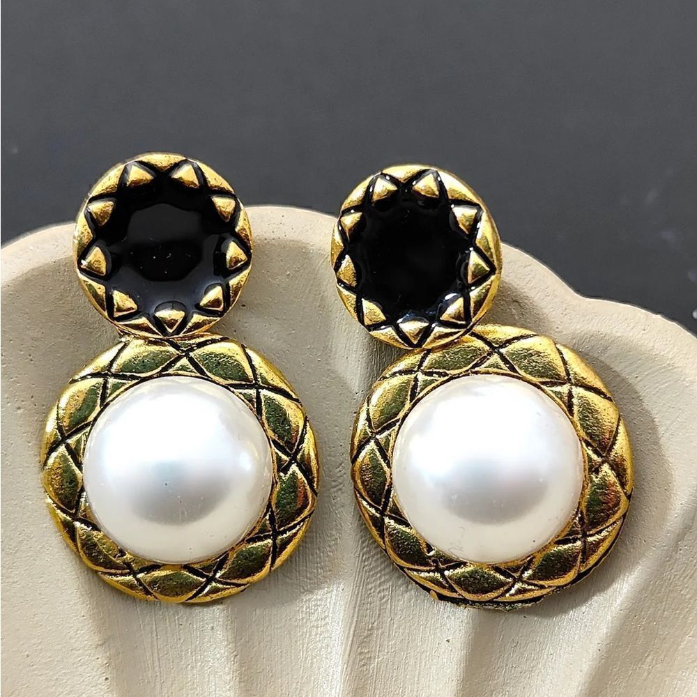 Pearl drop earrings  N247